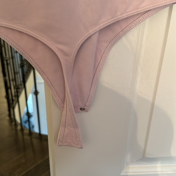 Aritzia Contour Bodysuit - Picture 4 of 6